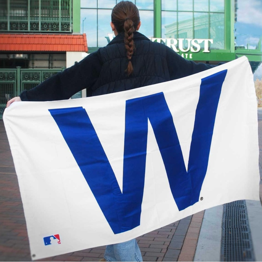 Chicago Cubs W Flag - Picture 2 of 2